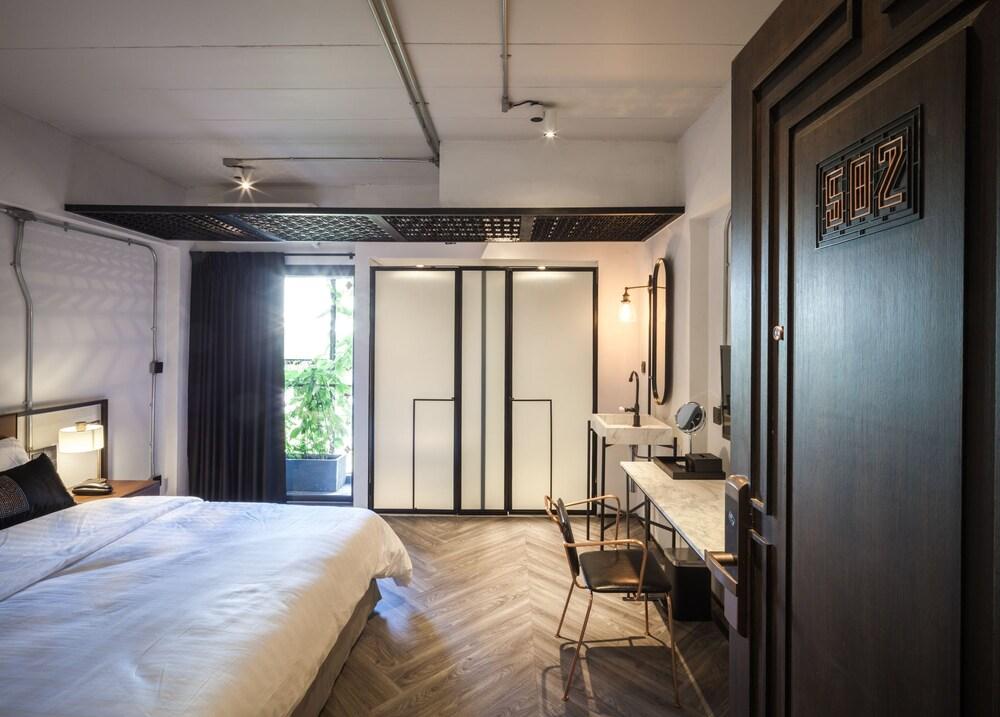 Ir-On Hotel Бангкок Экстерьер фото